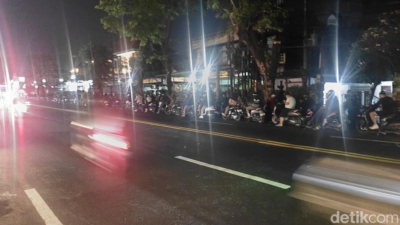 Kelangkaan BBM di Bali Picu Antrean Panjang Kendaraan di SPBU