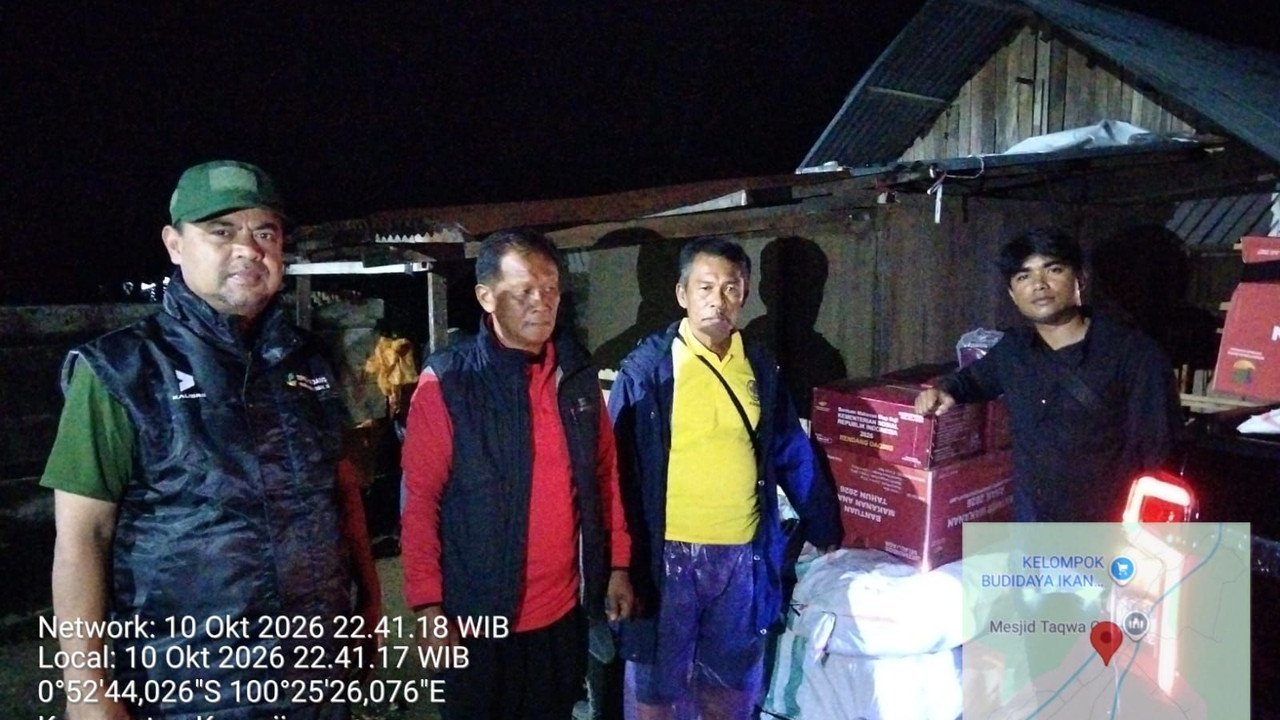 Kemensos Salurkan Bantuan Logistik untuk Korban Banjir Padang