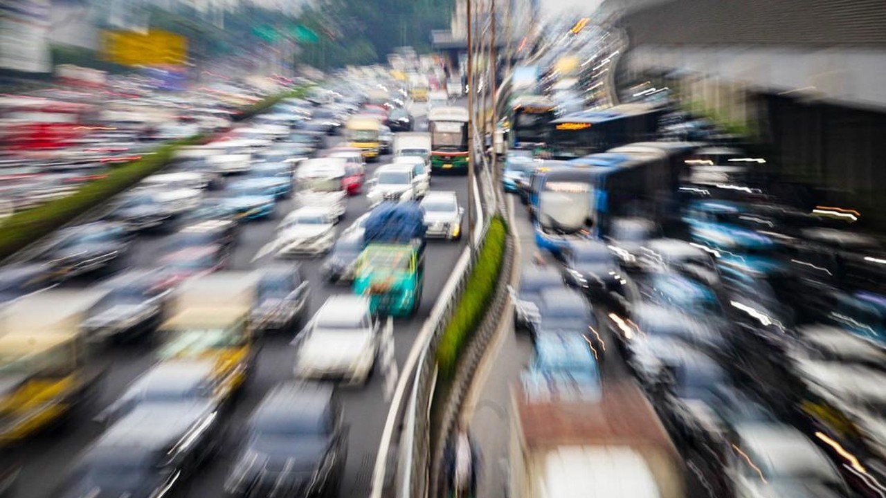Kepadatan Lalu Lintas Arah Jakarta: Contraflow Diberlakukan di Sejumlah Ruas Tol