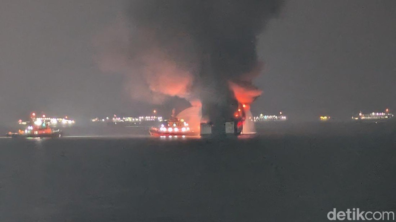 KMP Batumandi Terbakar di Merak, Penumpang Dengar Dua Kali Ledakan