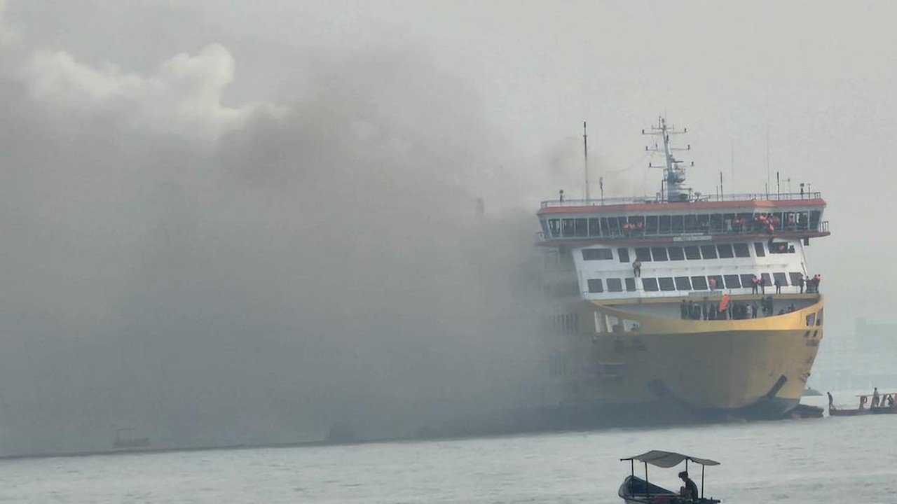 KMP Batumandi Terbakar di Merak, Penumpang Panik Cari Keselamatan