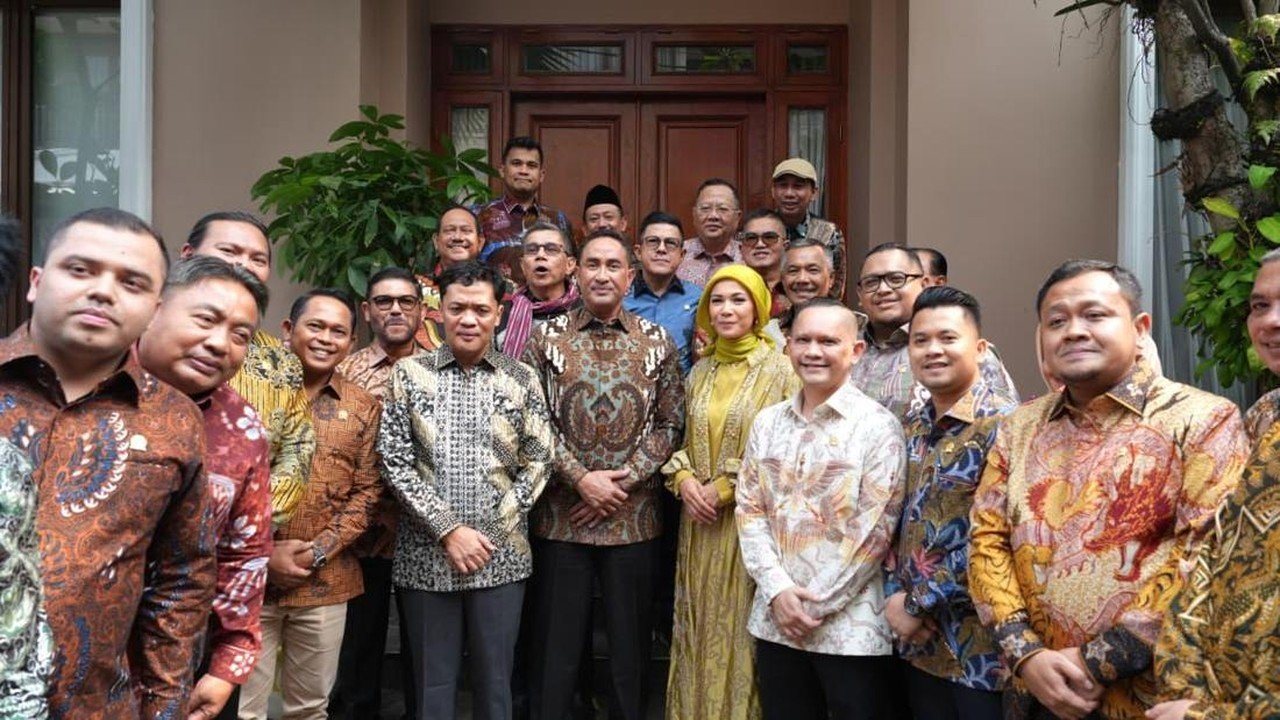 Komisi III DPR Sambangi Rumah Jenderal Suyudi, Perkuat Konsep Polisi Sahabat Masyarakat
