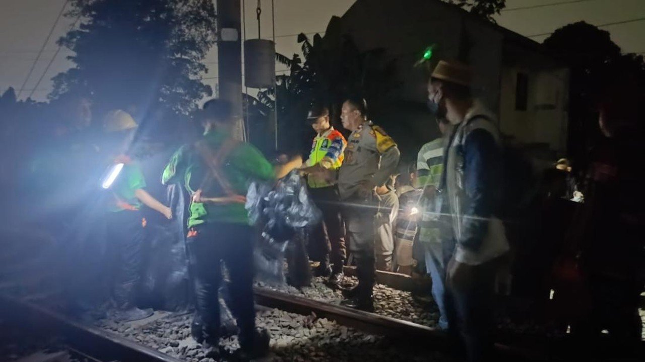 Konten Kuliah Berujung Maut: Pria Tewas Tertabrak KRL di Ciputat