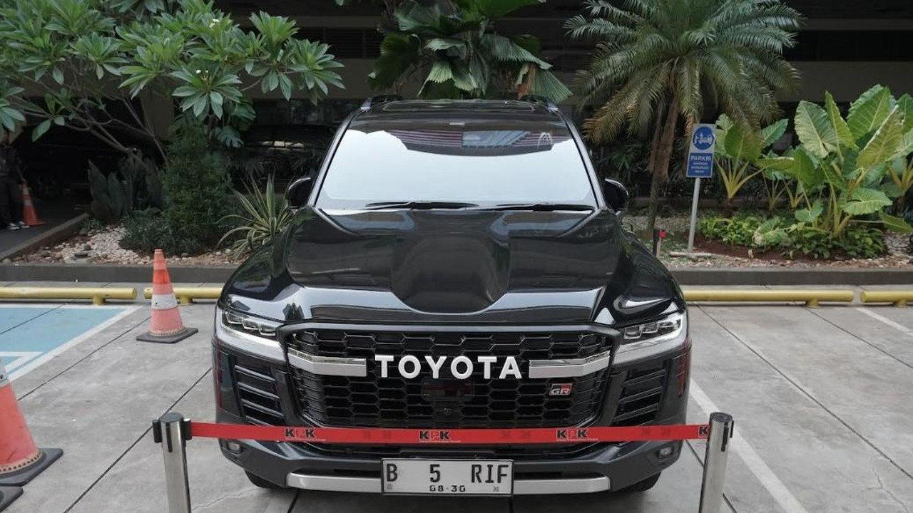 KPK Sita Mobil Mewah Eks Bupati Kebumen Terkait Kasus Suap Kementerian ATR/BPN