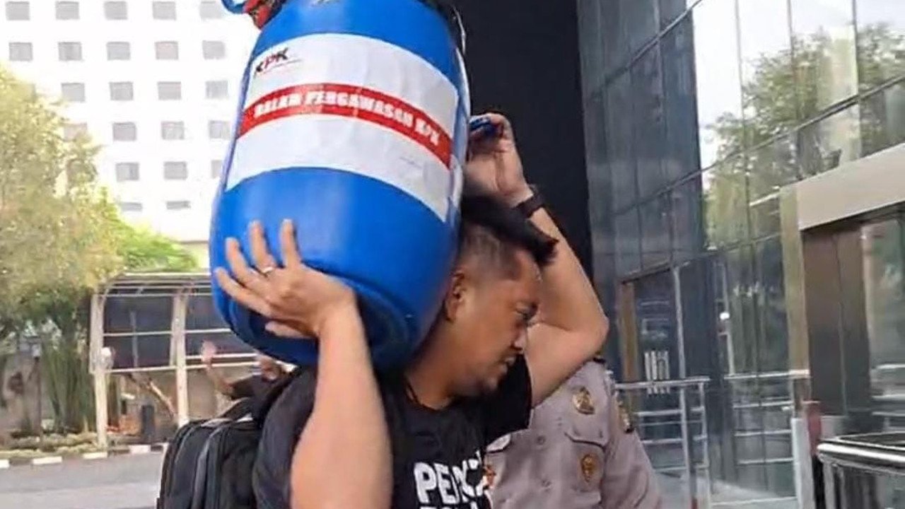 KPK Sita Tong Biru Diduga Wadah Uang Korupsi Bupati Klaten