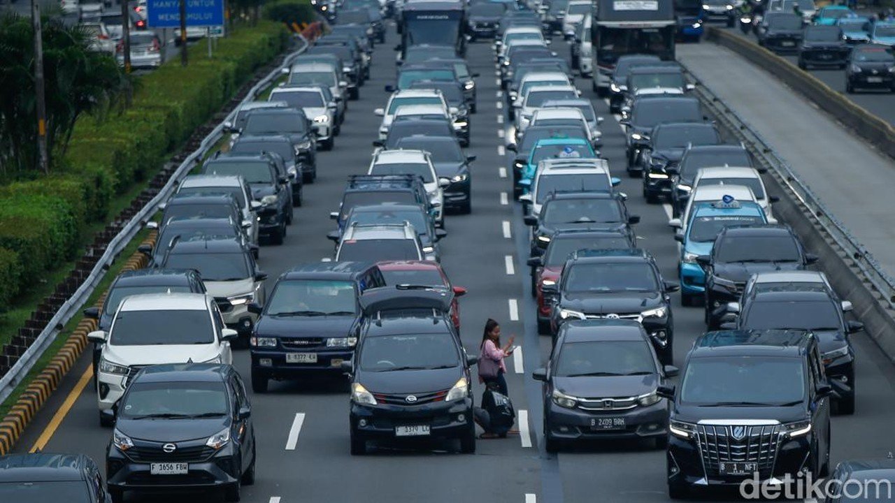 Lalin Arah Jakarta Padat Pagi Ini, Jasa Marga Berlakukan Contraflow