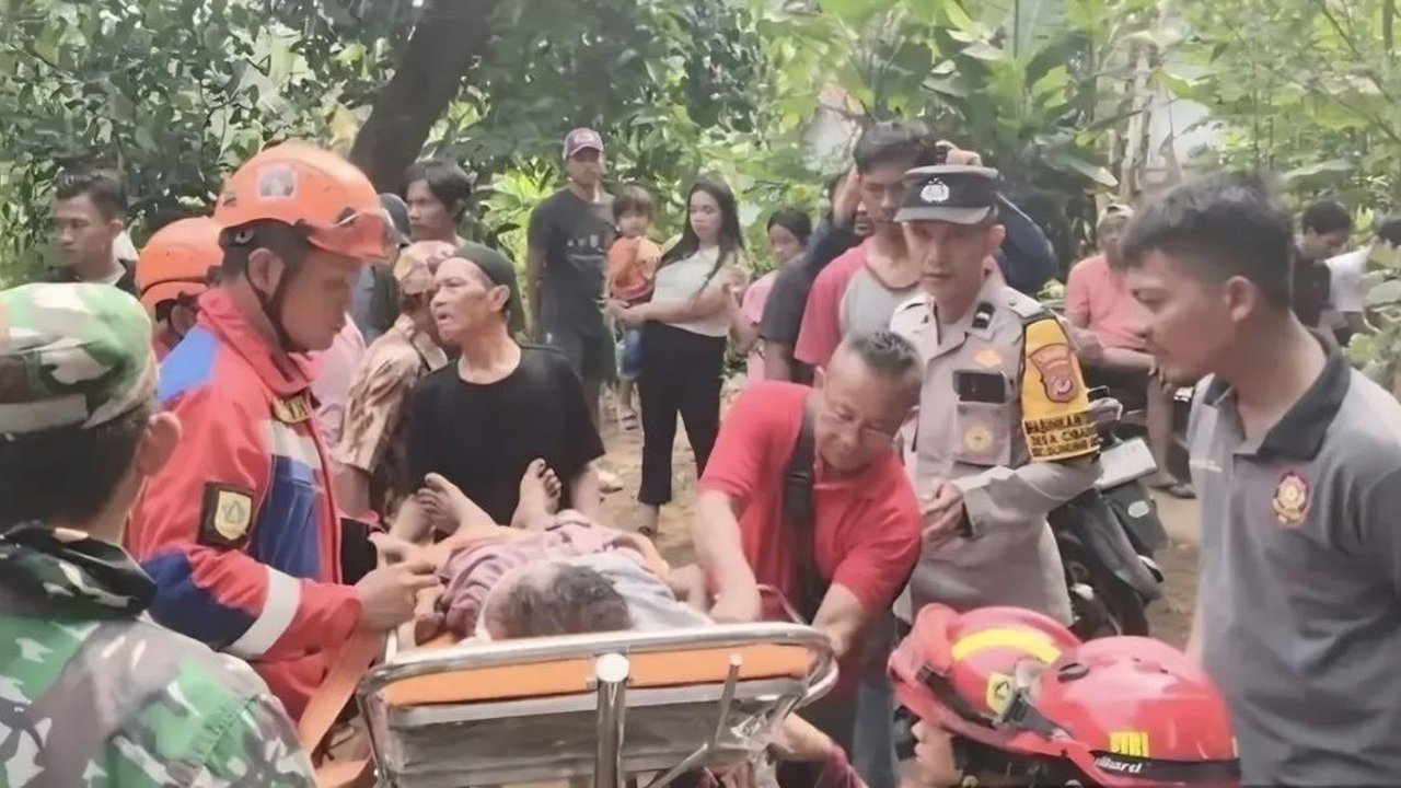 Lansia 63 Tahun Selamat Setelah Jatuh ke Sumur 20 Meter di Gunung Sindur