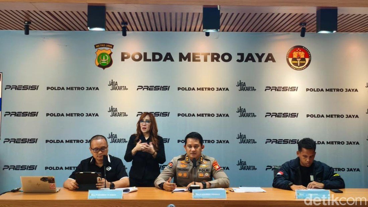 Lima Tersangka Bobol Kartu Kredit dengan Fake BTS dan SMS Phishing