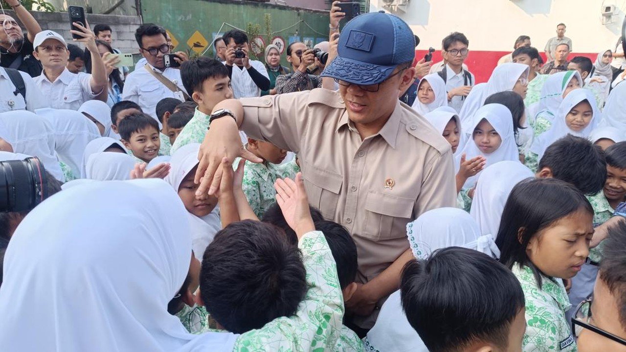 Menko PMK Cek Revitalisasi Sekolah di Bogor, Fokus pada Digitalisasi