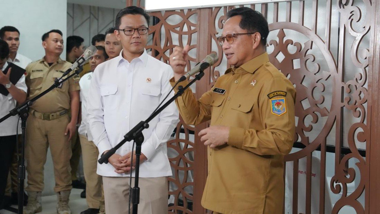 Menko PMK Puji Satgas PRR Atas Pemulihan Bencana Sumatera