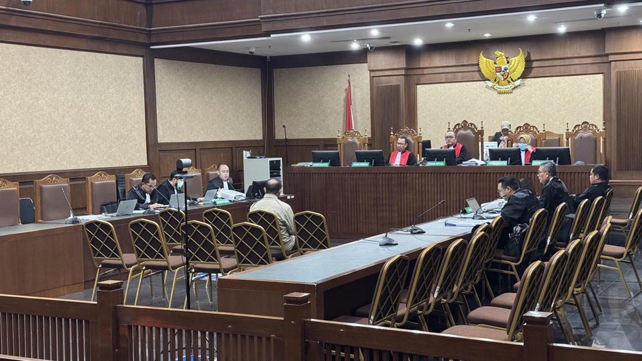 Menyesal Terima Suap Rp 78,8 Miliar, Terdakwa Bea Cukai Sisprian Subiaksono Menangis di Sidang