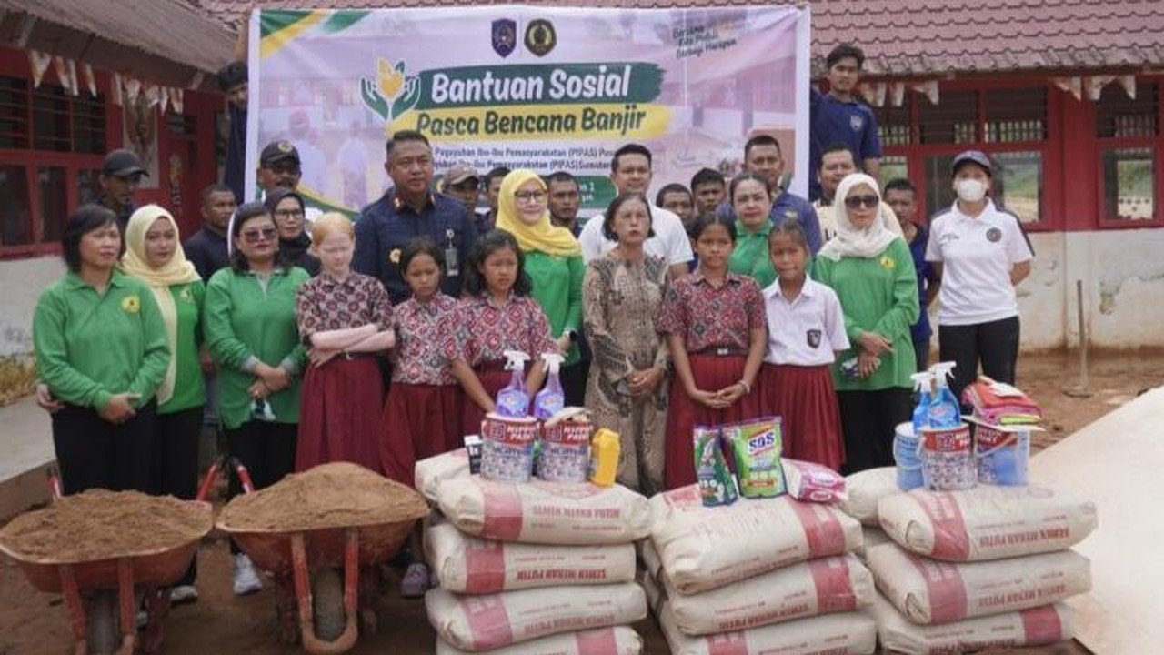Narapidana Lapas Sibolga Berbagi Kebaikan di Sekolah Terdampak Banjir
