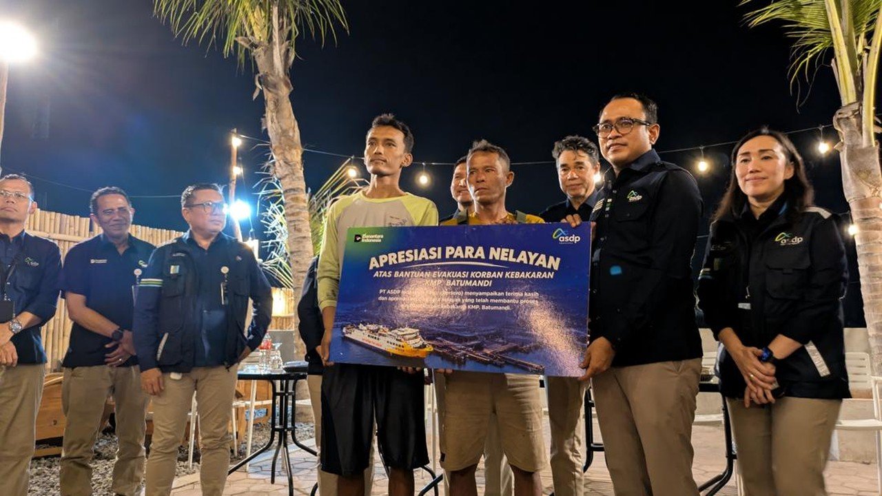 Nelayan Merak Jadi Pahlawan: Evakuasi Cepat Penumpang KMP Batumandi Terbakar