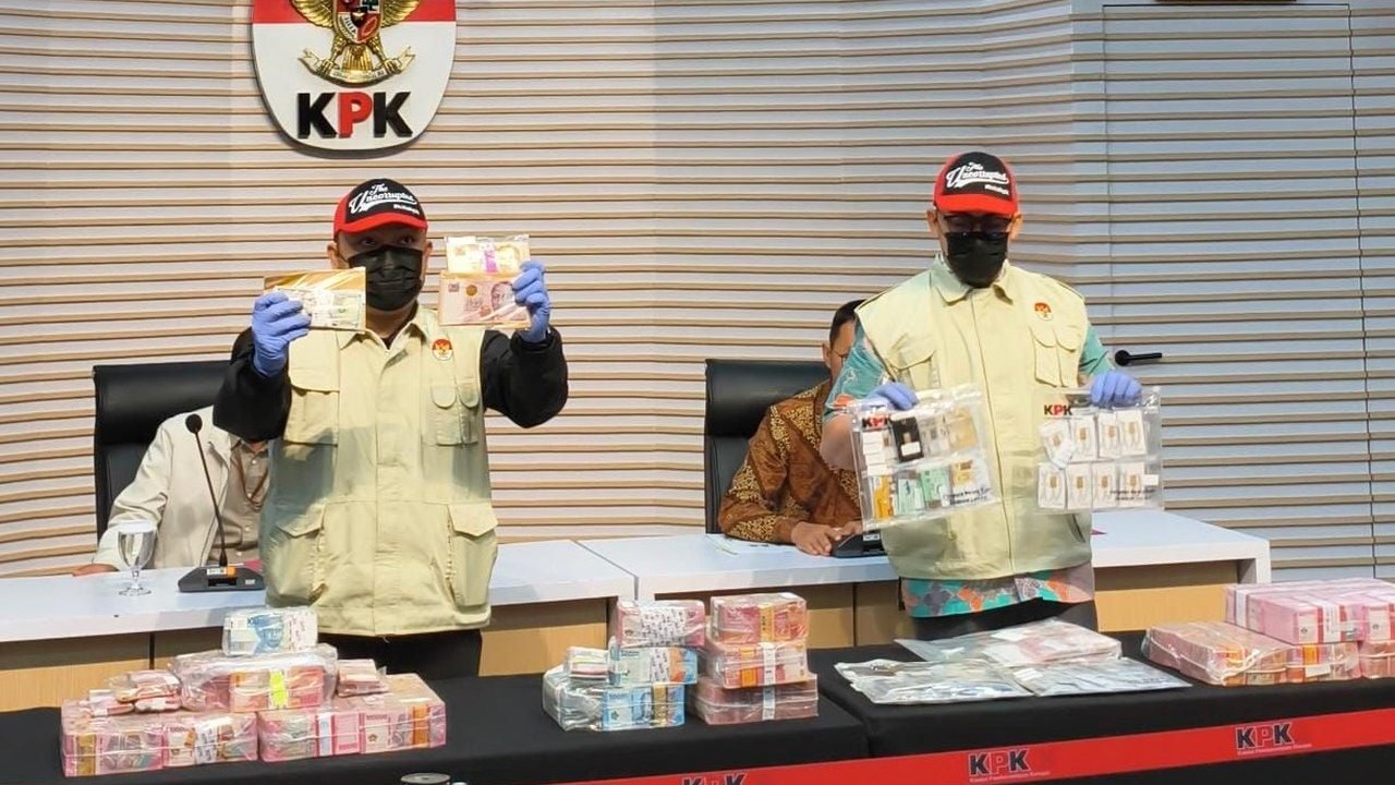 OTT Pejabat BNPB: Uang Tunai Rp 3,3 Miliar, Emas, dan Aset Kripto Disita KPK