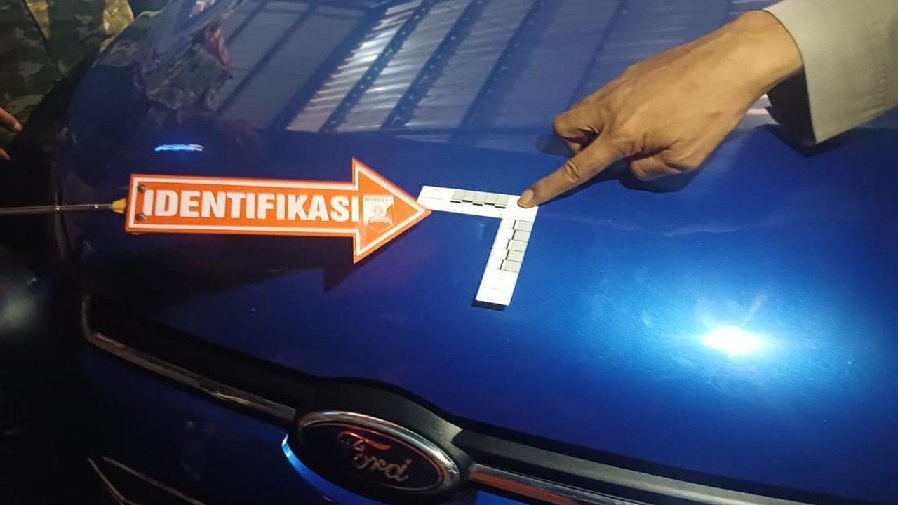 Peluru Nyasar Hantam Ford EcoSport di Showroom Cibubur, Polisi Lakukan Uji Balistik