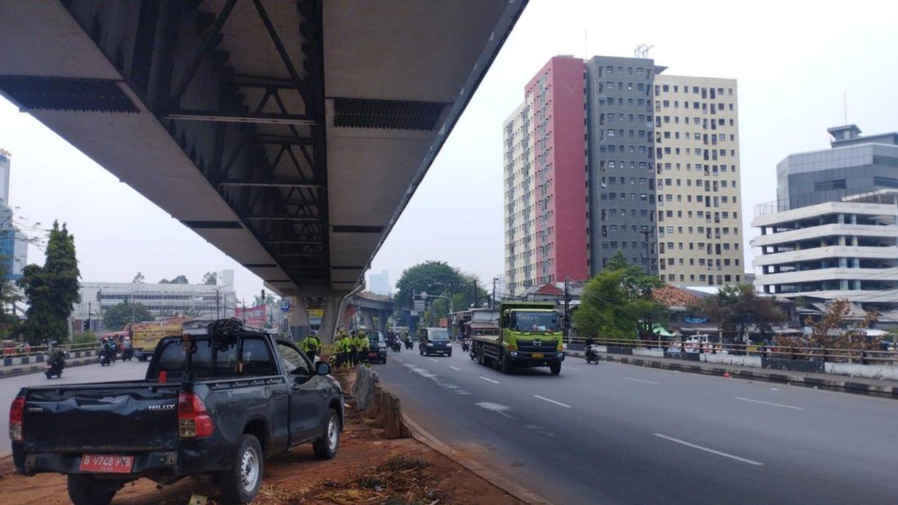 Pembatas Beton di Kolong Flyover Pesing Ditambah untuk Tertibkan Pemotor