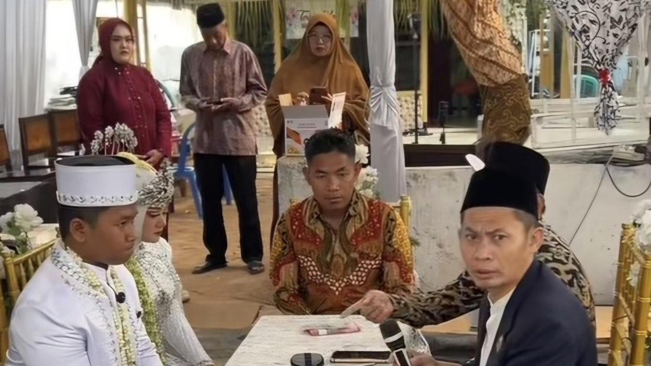Penghulu Mojokerto Kena Sanksi Teguran Akibat Perilaku Kurang Humanis Saat Akad Nikah