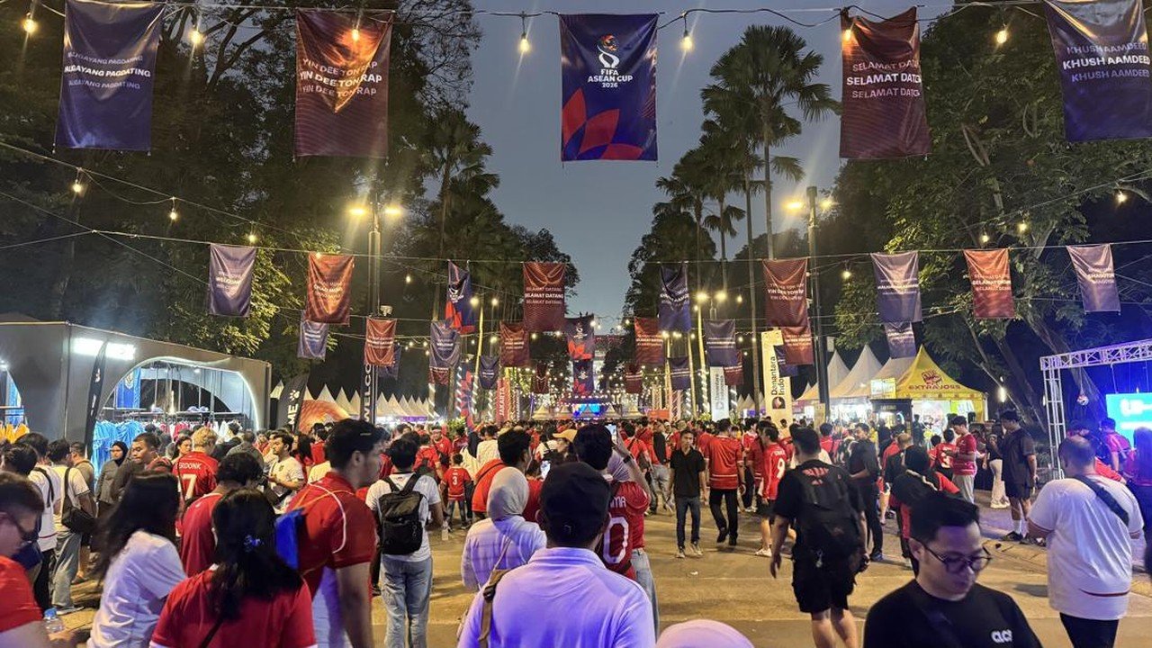 Penonton Memadati GBK, Semangat Dukung Timnas Indonesia di Laga Final