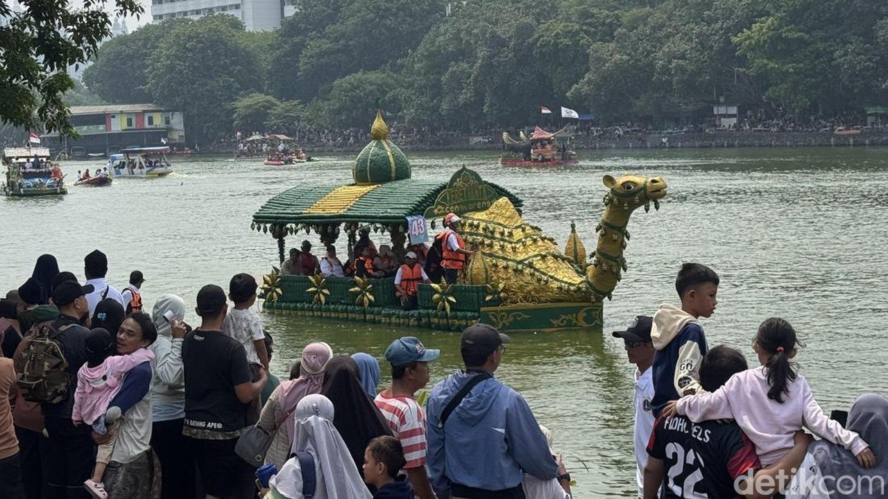 Perahu 'Unta' dari Ribuan Botol Bekas Ramaikan Festival Lingkungan di Danau Sunter