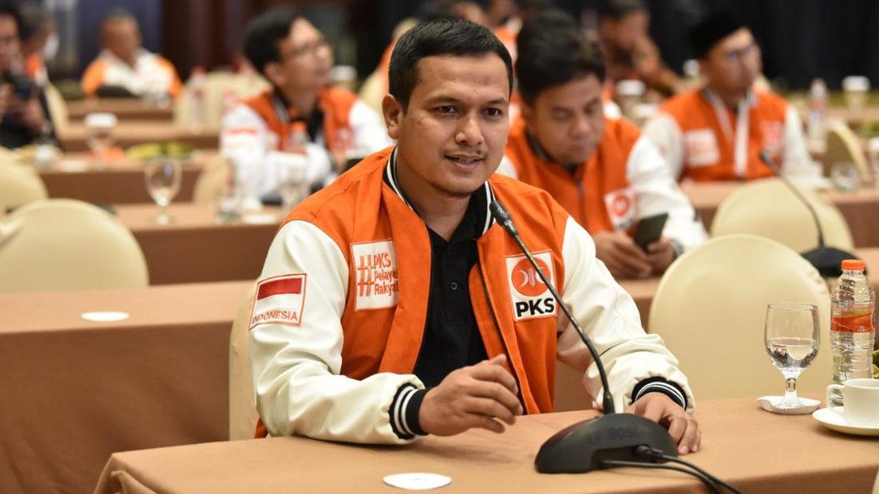 PKS Minta DPR Telaah Putusan MK Soal Ijazah Gibran