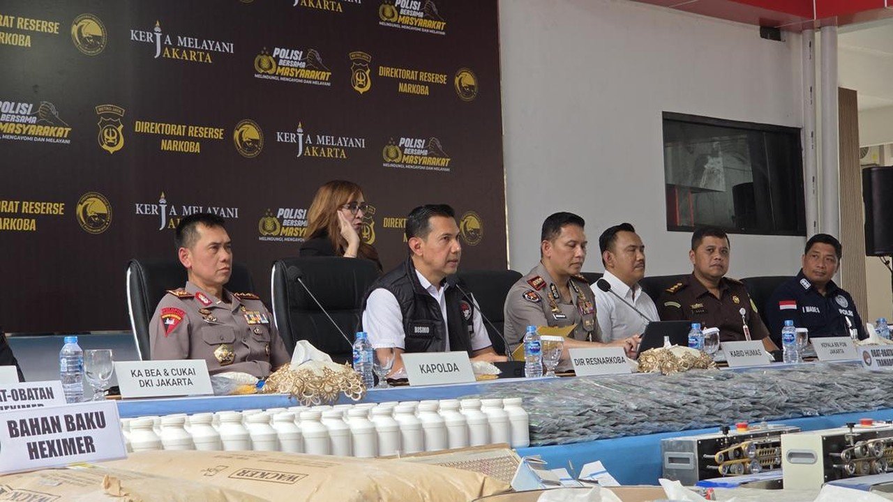 Polda Metro Jaya Ungkap Jaringan Pabrik Tramadol Ilegal di Sukoharjo, 16 Tersangka Ditangkap