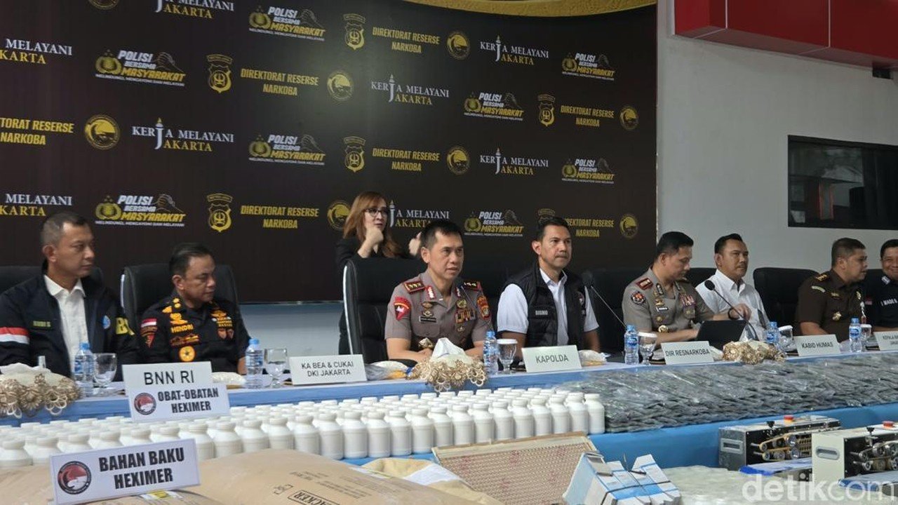 Polda Metro Jaya Ungkap Pabrik Tramadol Ilegal di Sukoharjo, Amankan 16 Tersangka