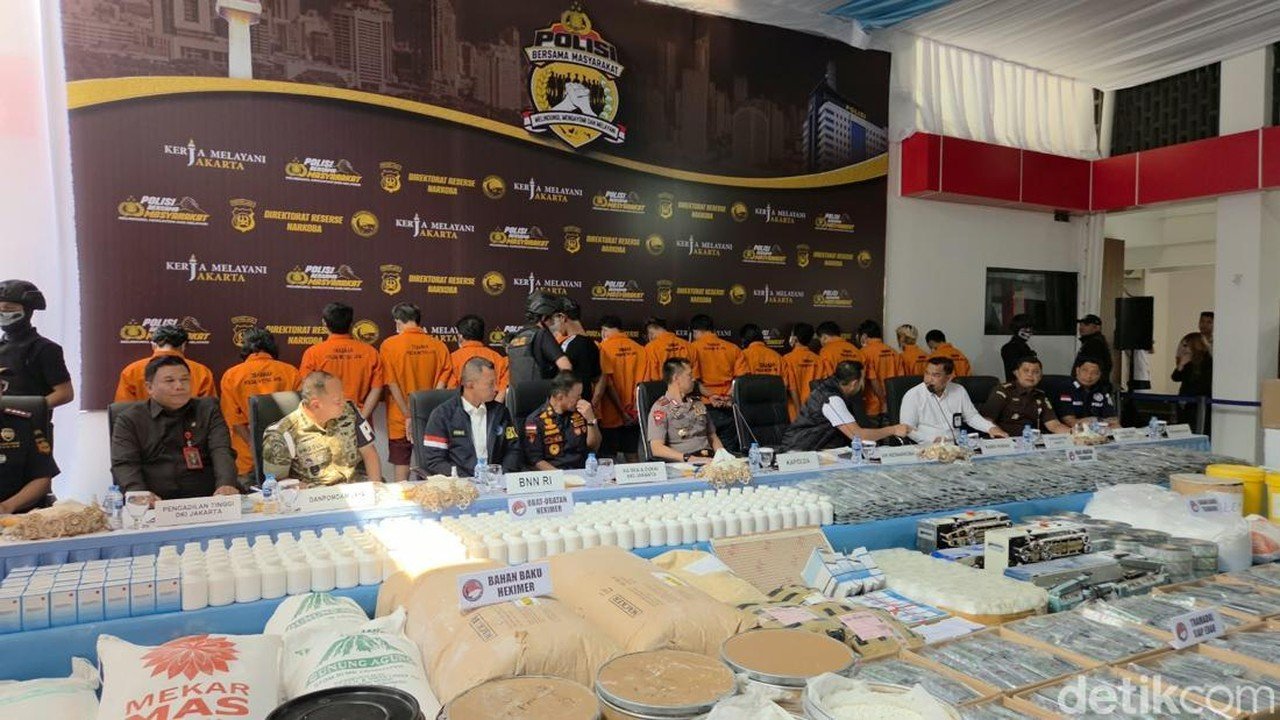 Polda Metro Jaya Ungkap Pabrik Tramadol Ilegal di Sukoharjo, Sita 7,8 Juta Butir Obat