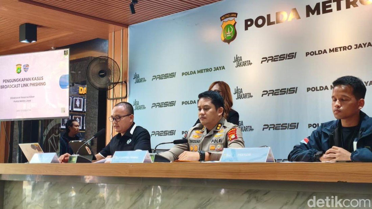 Polda Metro Jaya Ungkap Sindikat Pembobolan Kartu Kredit via SMS Blast Palsu