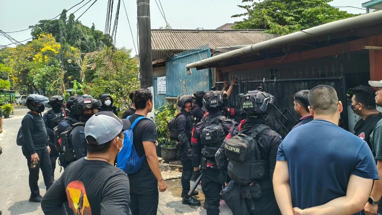 Polda Metro Sita Puluhan Paket Ketamin dan Sabu dalam Penggerebekan Kampung Ambon