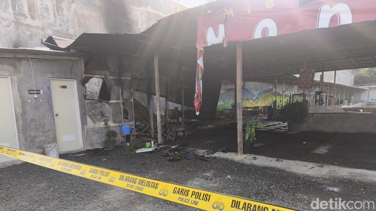 Polisi Amankan 12 Saksi dan Sita Sajam Terkait Kasus Pembakaran Warung Mi Babi