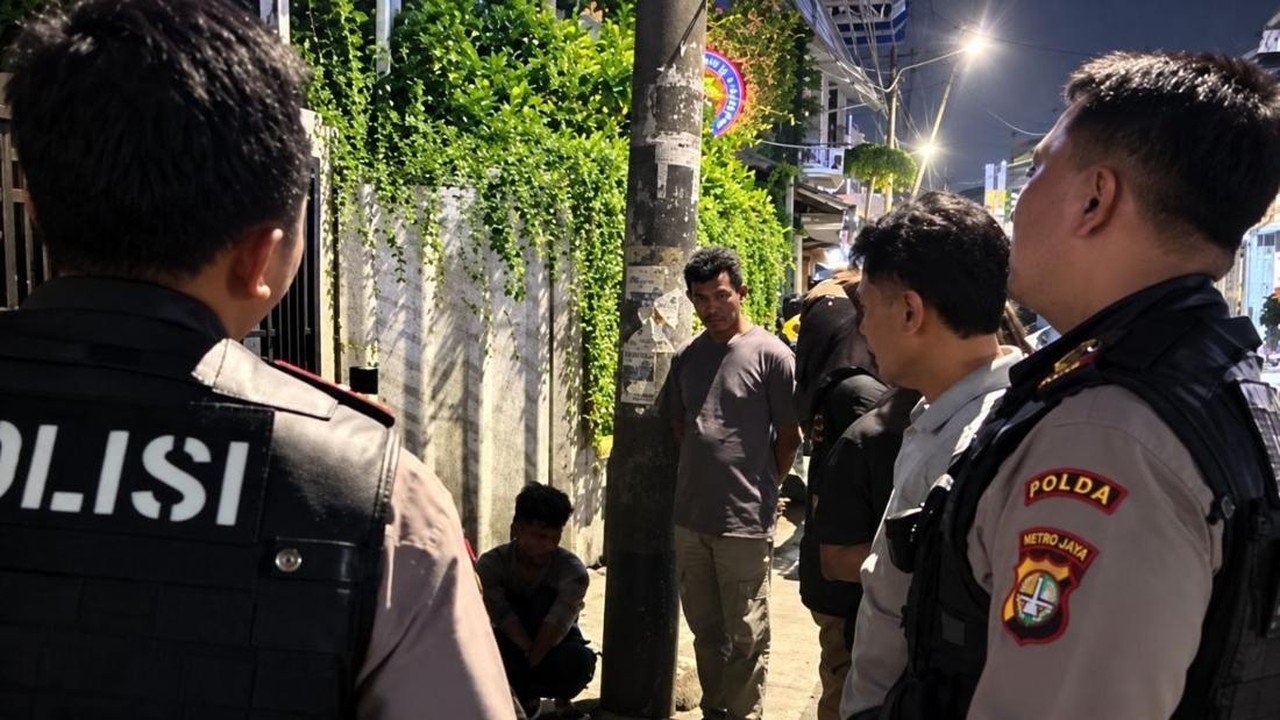 Polisi Amankan 20 Pemuda dan Sita Senjata Tajam Diduga Akan Tawuran di Jaktim