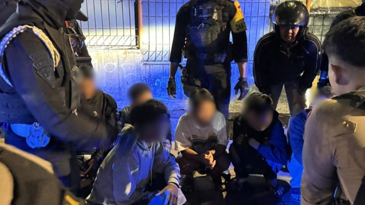Polisi Gagalkan Rencana Tawuran, 8 Remaja dan Senjata Tajam Diamankan di Jakarta Timur