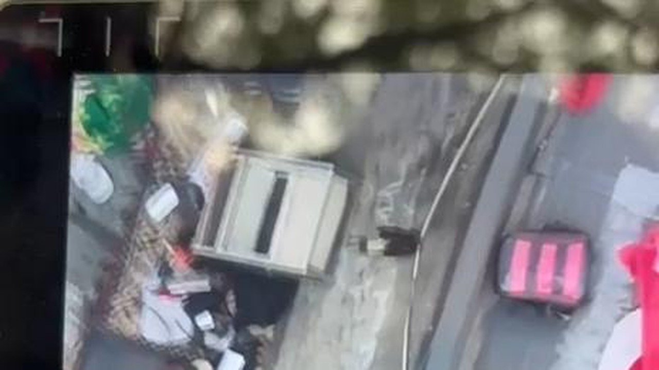 Polisi Sita Koper Mencurigakan Saat Gerebek Kampung Narkoba di Jakarta Barat