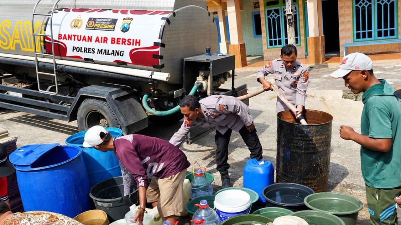 Polres Malang Distribusikan 35.000 Liter Air Bersih untuk Warga Terdampak Kekeringan