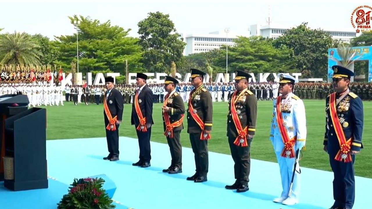 Prabowo Anugerahkan Bintang Kehormatan untuk Pejabat Tinggi Militer dan Sipil