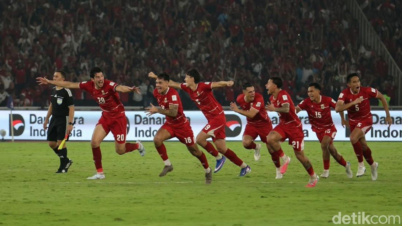 Prabowo dan Presiden FIFA Serahkan Trofi Juara FIFA ASEAN Cup 2026 ke Timnas Indonesia
