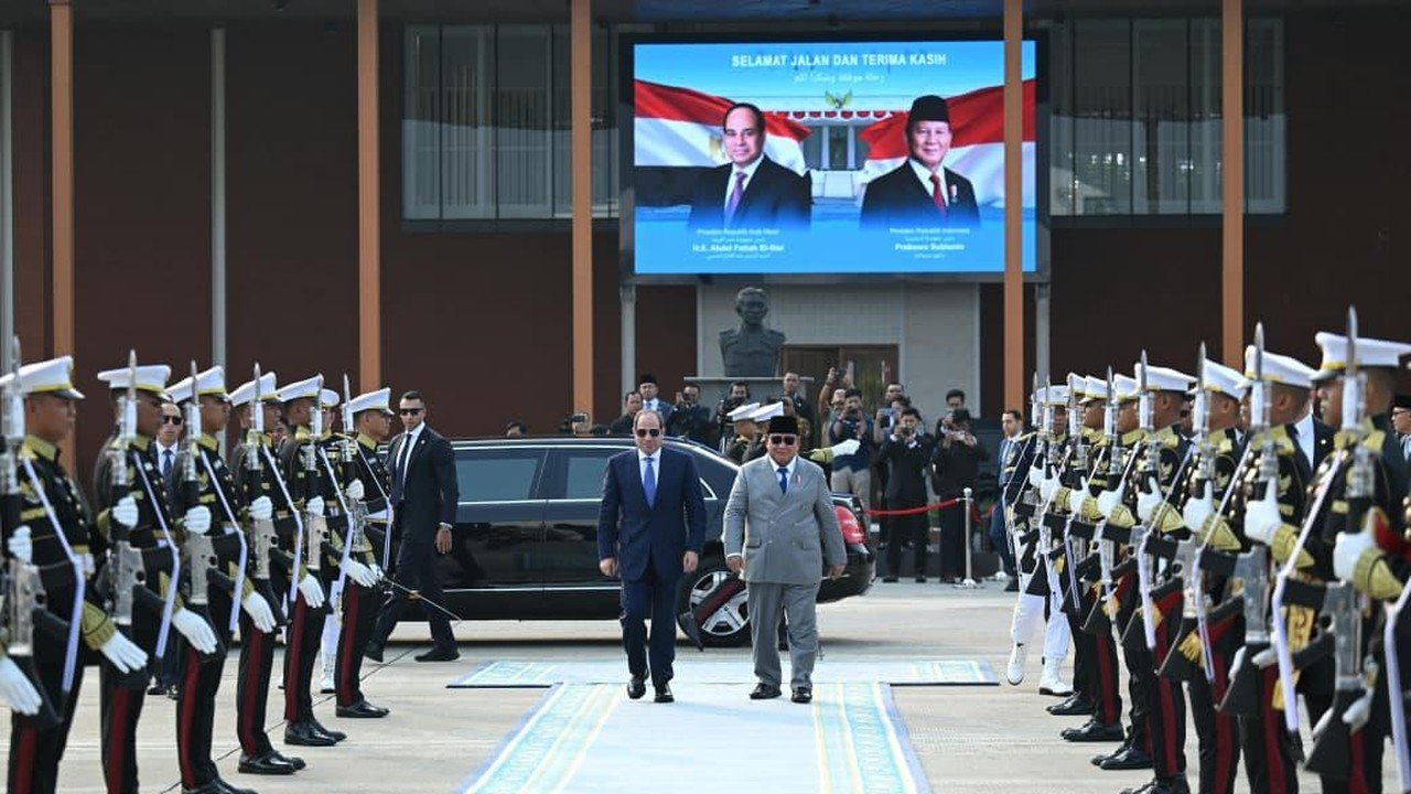 Prabowo Subianto Antar Langsung Presiden Mesir El-Sisi Pulang ke Negaranya