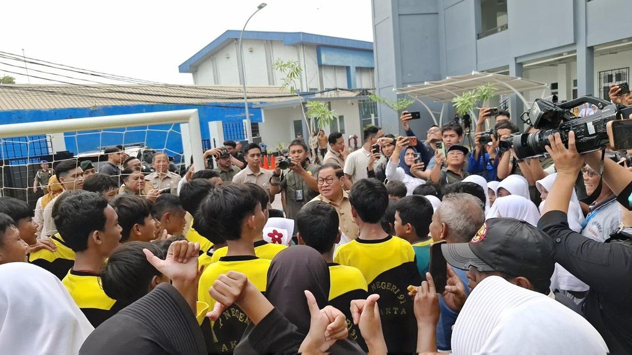 Pramono Anung Disambut Meriah Siswa Jaktim, Sekolah Baru Jadi Sorotan
