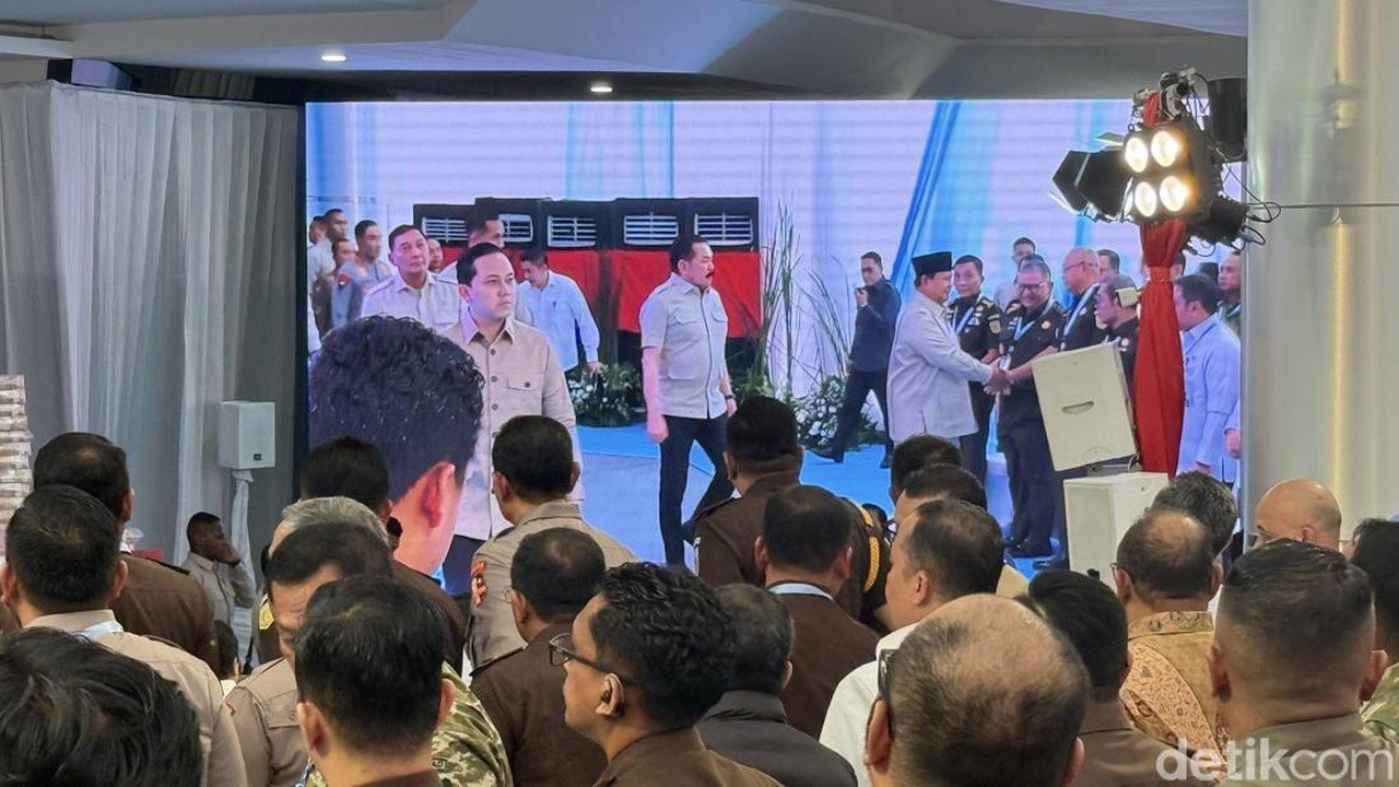 Presiden Prabowo Saksikan Penyerahan Rp 13,24 Triliun Hasil Rampasan Satgas PKH