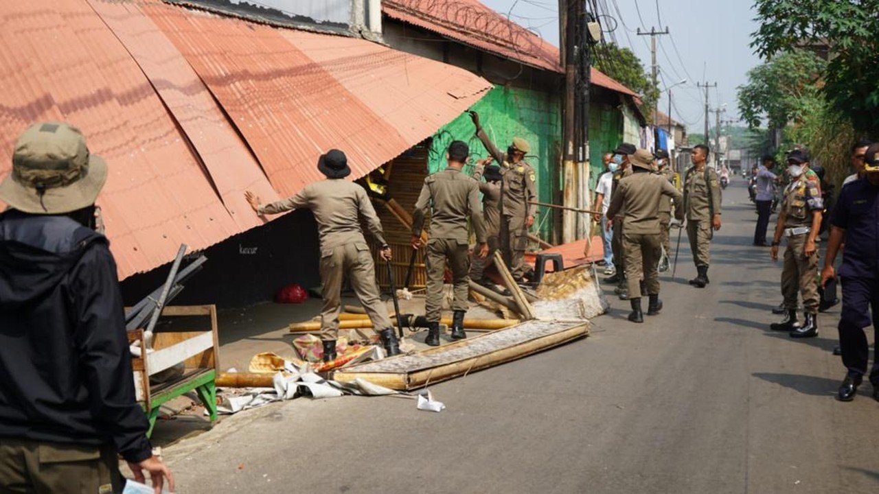 Puluhan Lapak PKL Dibongkar di Pasar Parung Bogor, Pedagang Sempat Menolak
