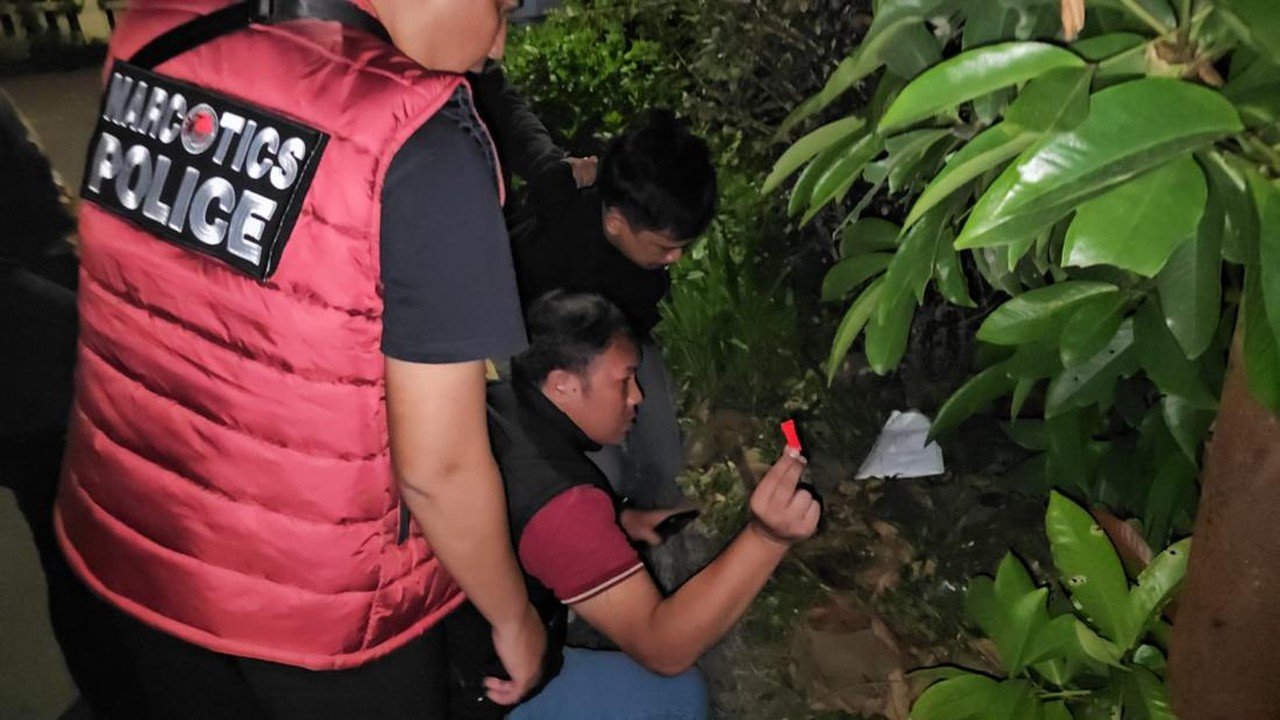 RA Ditangkap di Bogor: Sabu Disimpan di Pot Bunga hingga Batu