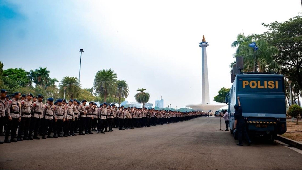 Ratusan Personel Polda Metro Jaya Siaga Amankan Aksi Unjuk Rasa di Monas
