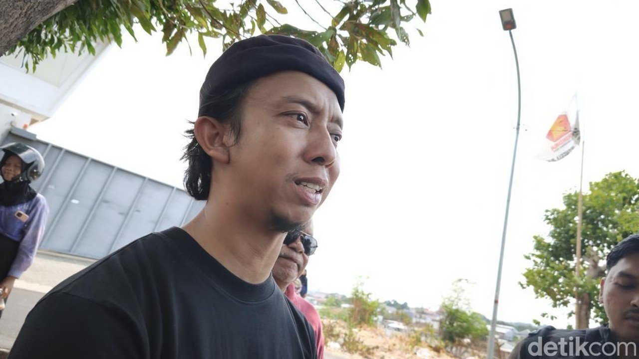 Reka Ulang Pembunuhan, Ayah Korban Emosi Hadapi Tersangka