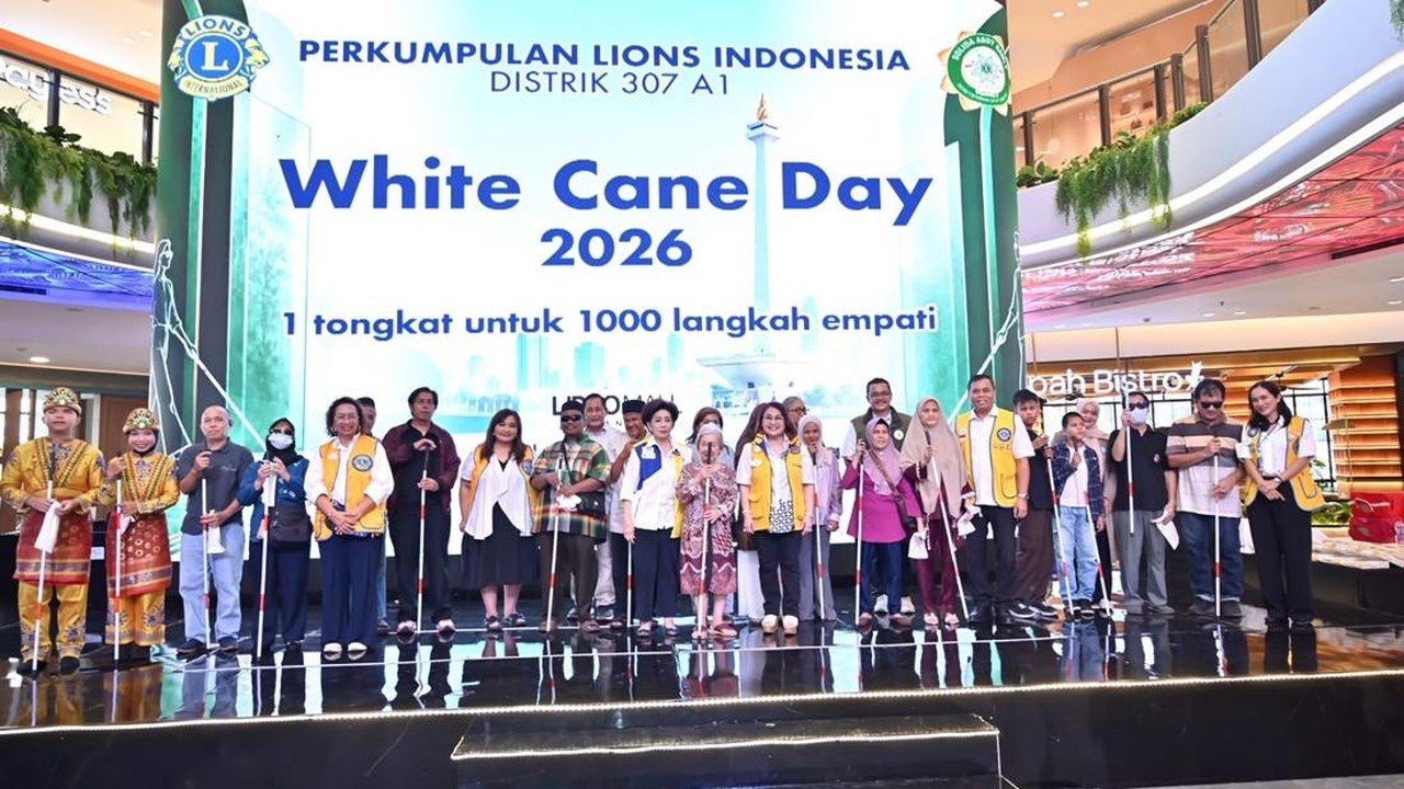 Ribuan Tongkat Putih Dibagikan Lions Indonesia untuk Dukung Kemandirian Tunanetra