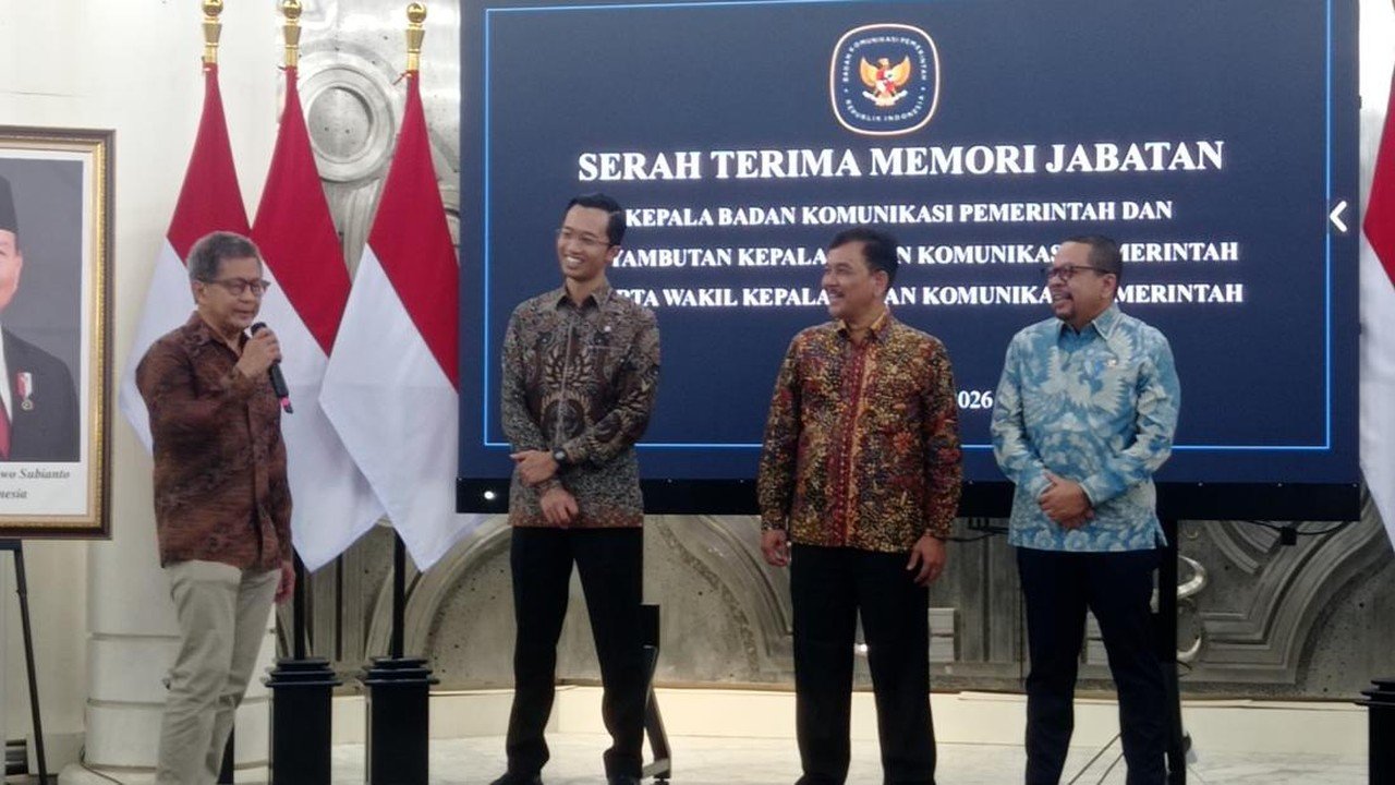 Rocky Gerung Minta Kepala Bakom RI Pulihkan Nama Baiknya