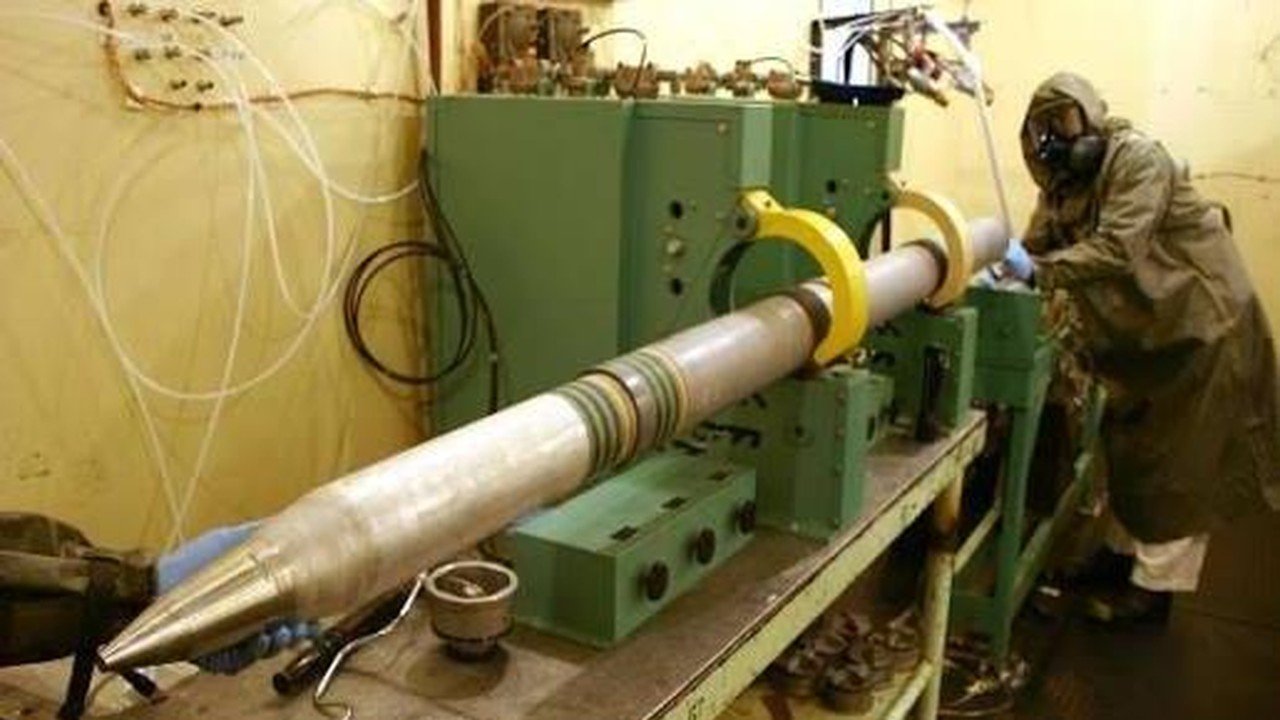 Roket M55 AS Beracun Dimusnahkan Setelah 70 Tahun Tersimpan