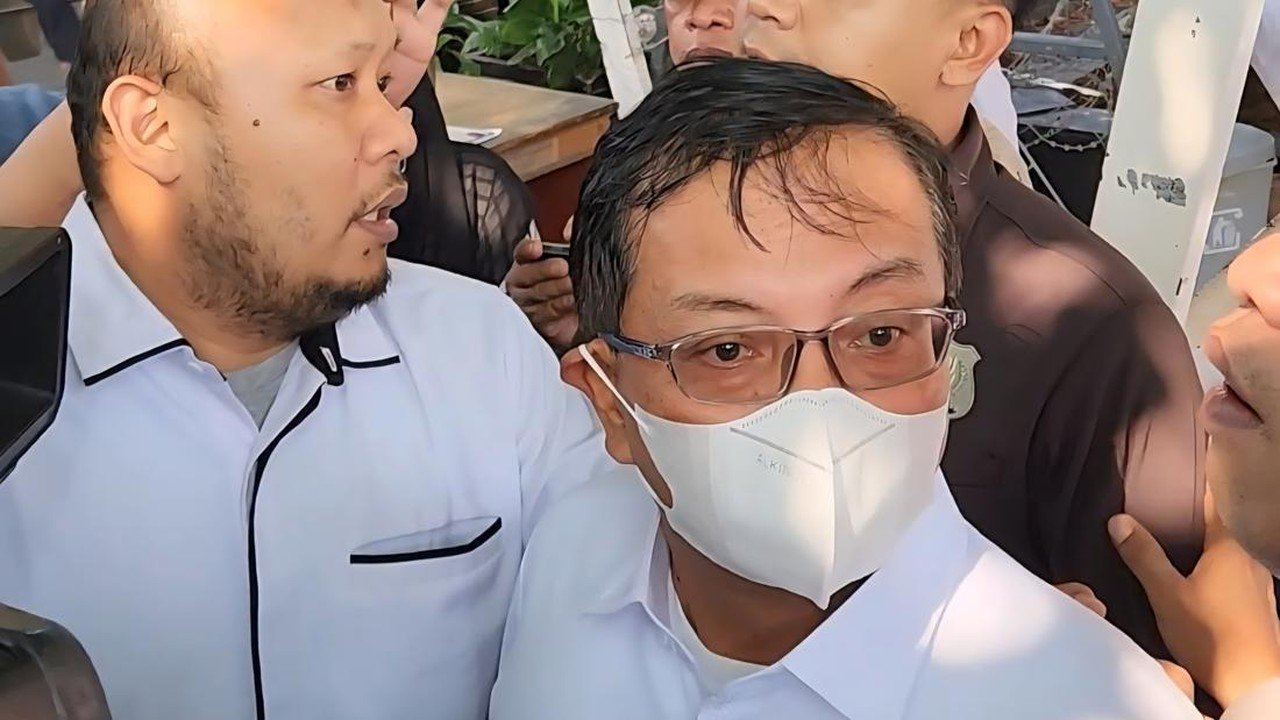 Sestama BNPB Keluar dari Gedung KPK Usai Diamankan dalam OTT