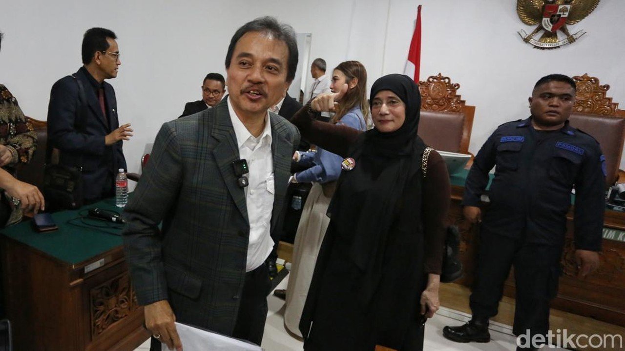 Sidang Ijazah Jokowi Lanjut Pembuktian, Pengacara Roy Suryo Minta Presiden Hadir