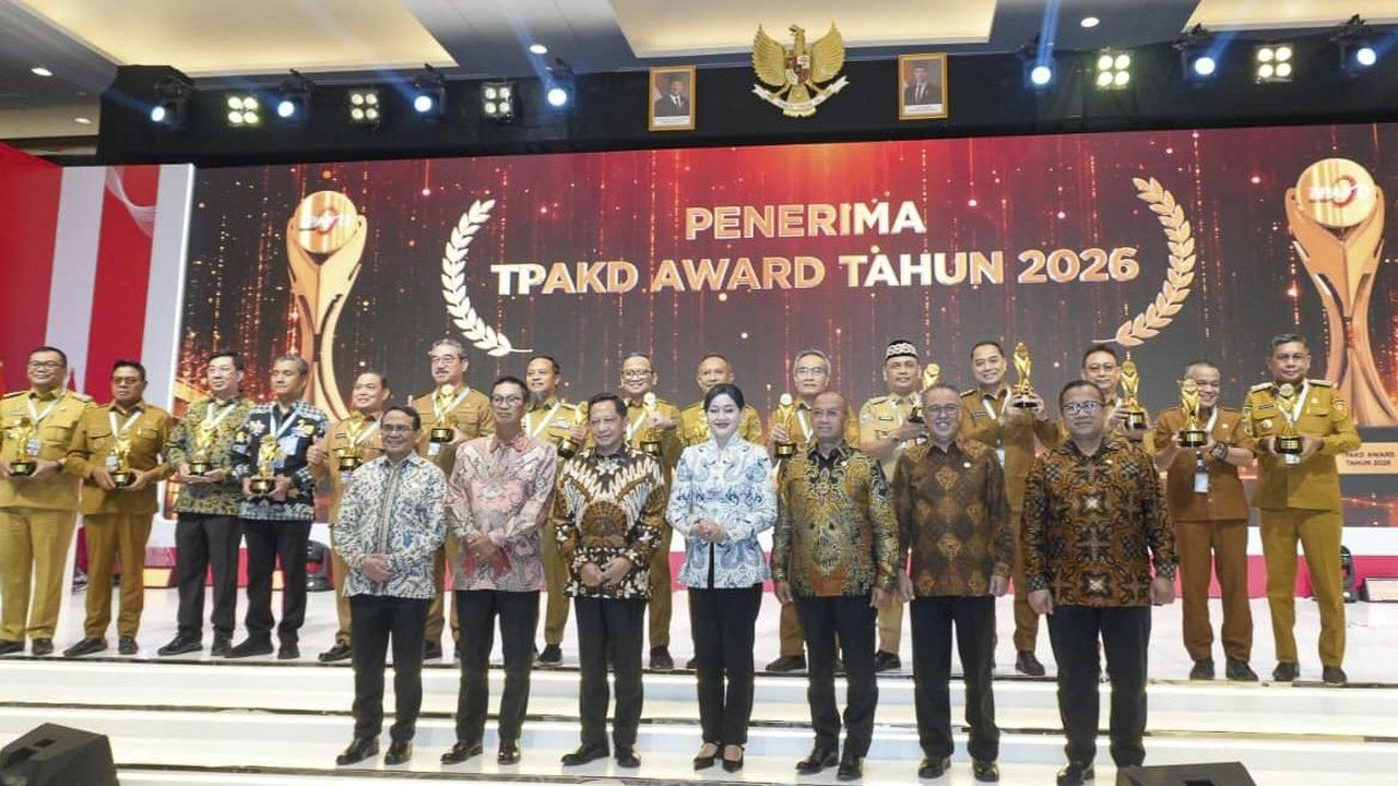 Surabaya Raih TPAKD Award Terbaik Jawa-Bali Berkat 7 Program Unggulan