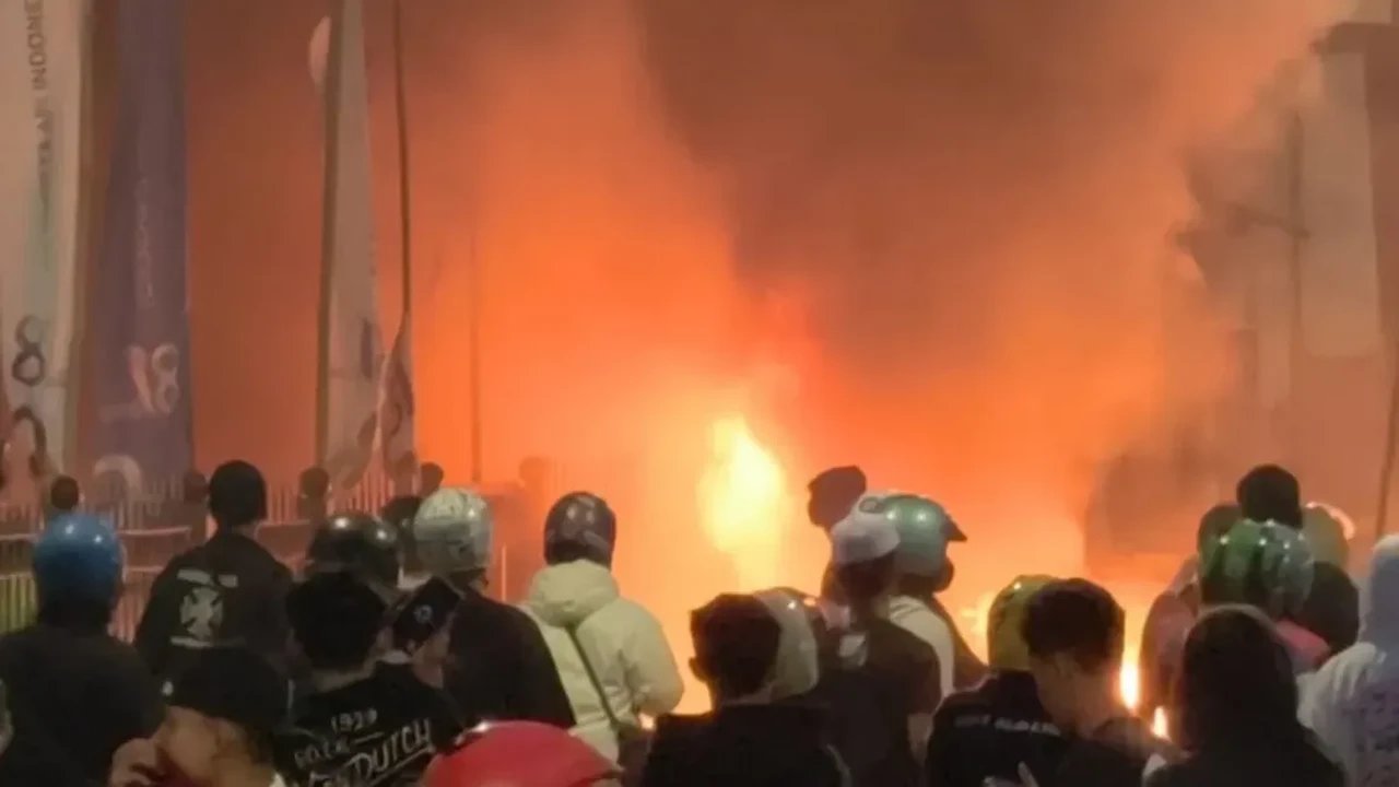 Tawuran Pecah di Manggarai, Warung Dibakar dan Konter Pulsa Dijarah Akibat Provokasi Petasan